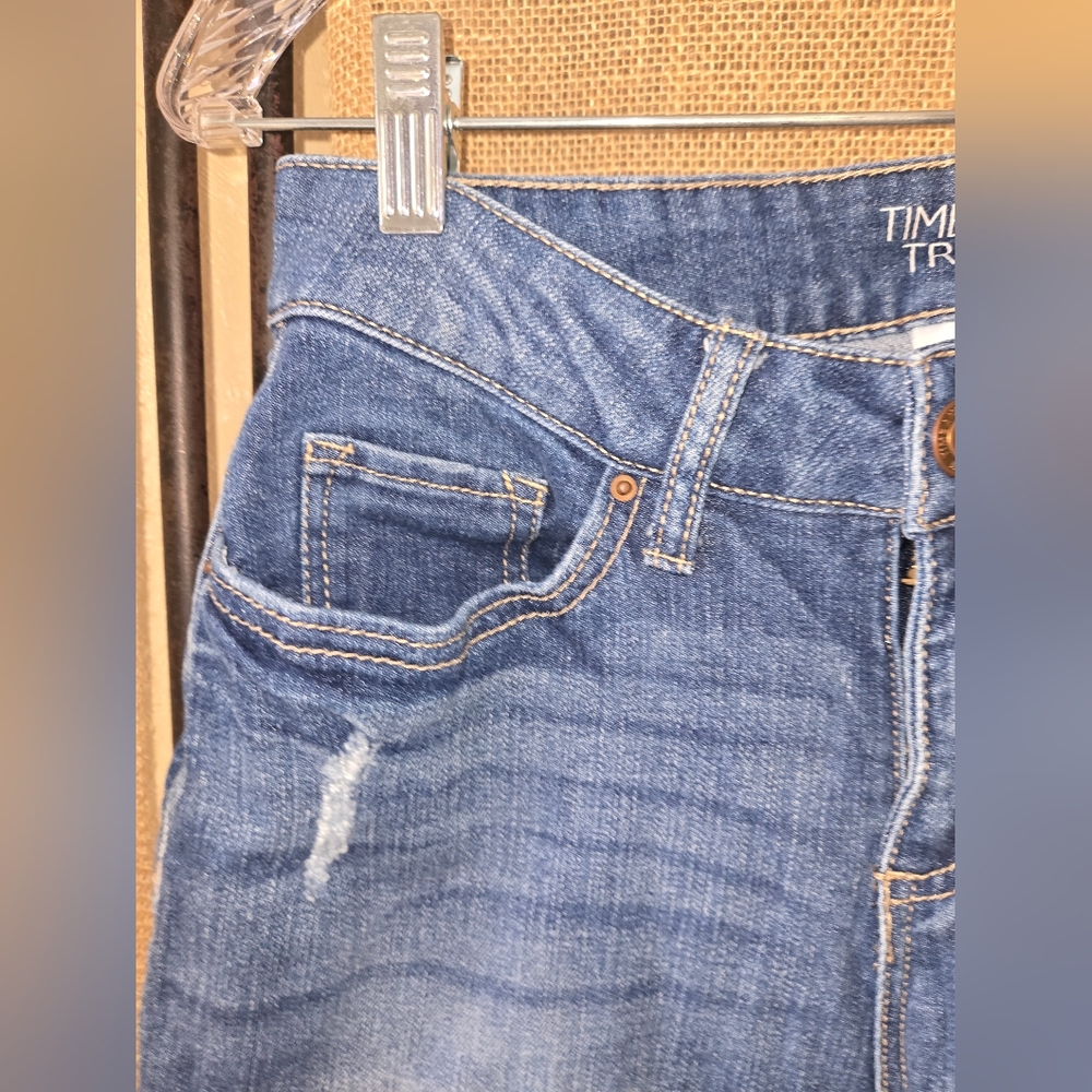 Women's Time And Tru Mid Rise Blue Jean Capris Size 6 - Picture 4 of 10